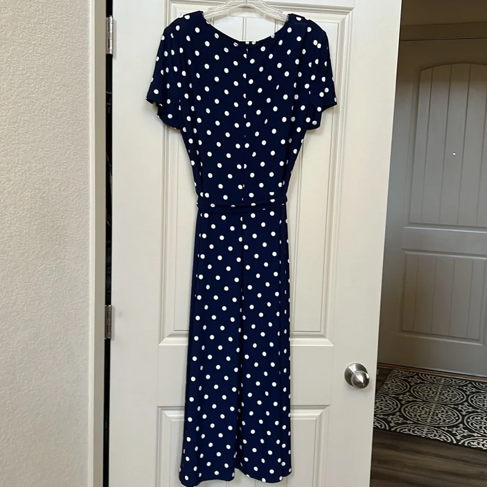 Women’s Dress - Picture 2 of 4